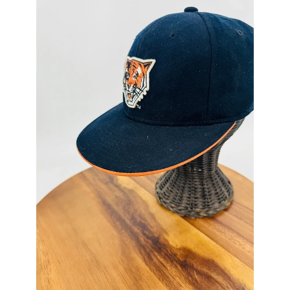Buffalo‎ State University Bengals Hat Cap Mens OSFM Navy Blue Tiger Flat Bill